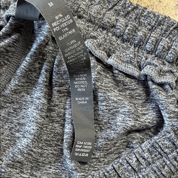 Vuori Heather Gray Casual Lounge Shorts with Drawstring - Picture 4 of 4